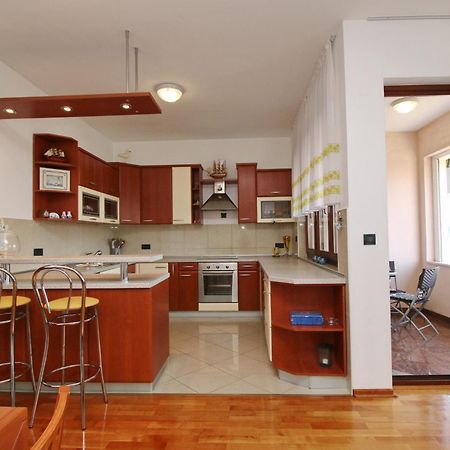 Polo Apartments ロヴィニ エクステリア 写真