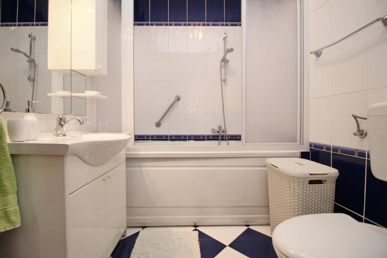 Polo Apartments ロヴィニ エクステリア 写真