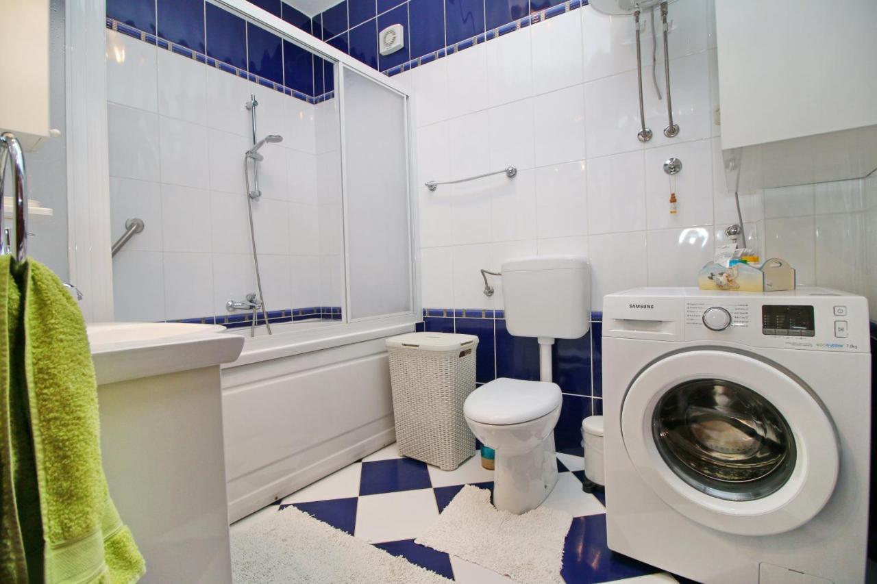 Polo Apartments ロヴィニ エクステリア 写真