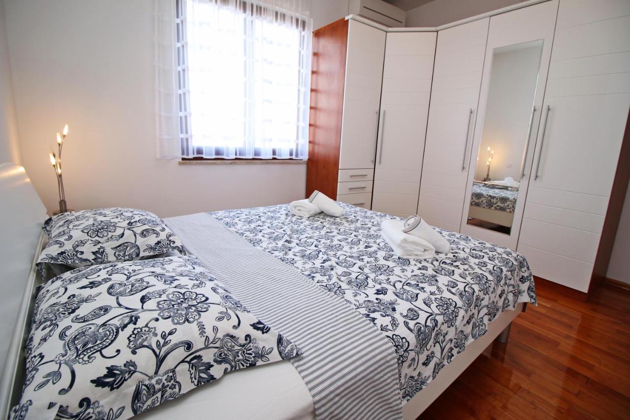 Polo Apartments ロヴィニ エクステリア 写真
