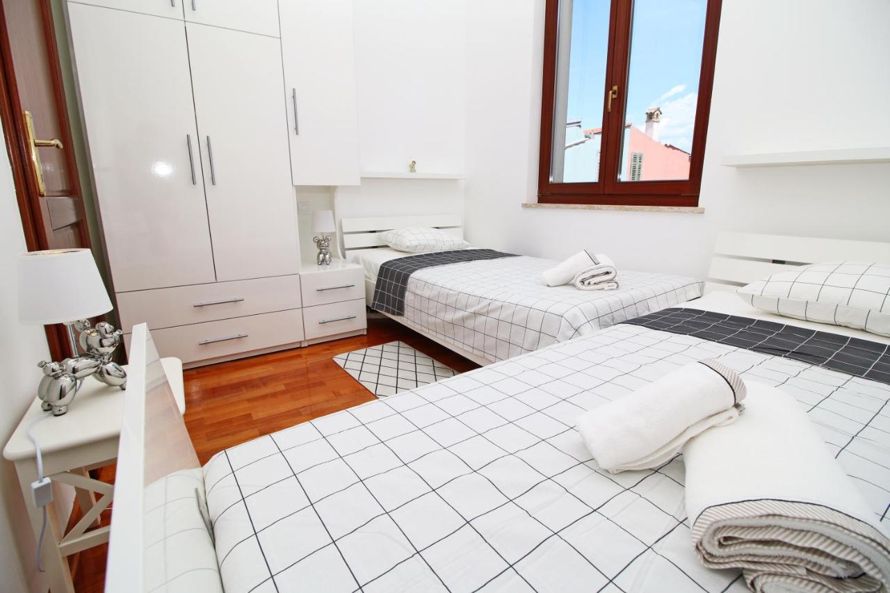 Polo Apartments ロヴィニ エクステリア 写真